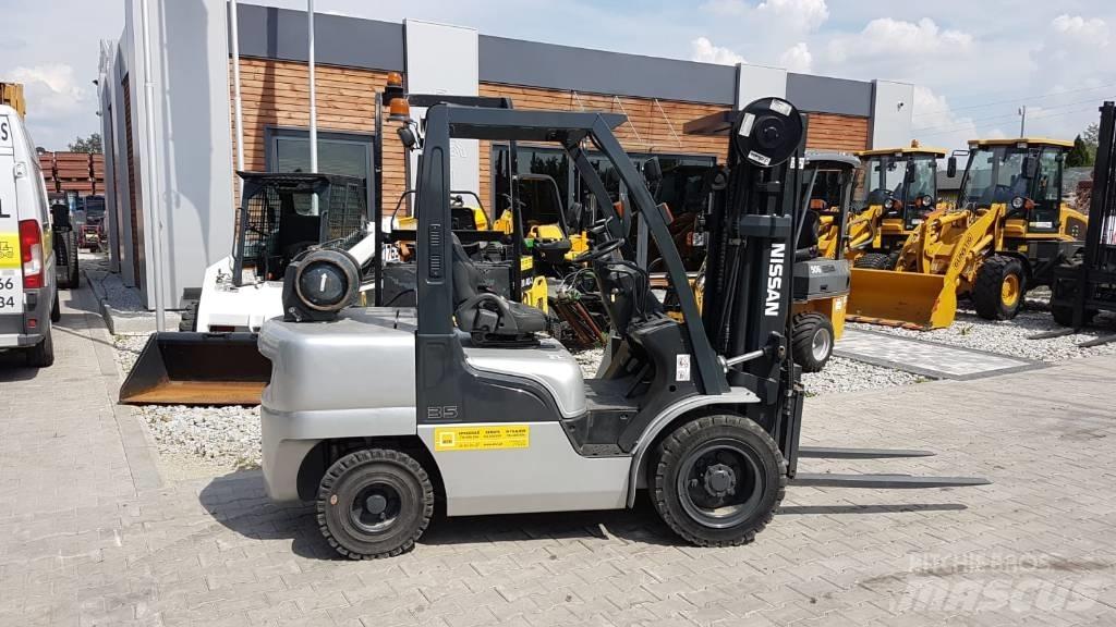 Nissan UGL02A35DU LPG trucks