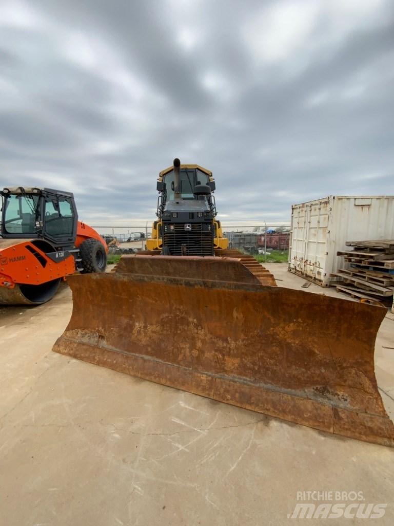 DEERE 750K Crawler dozers
