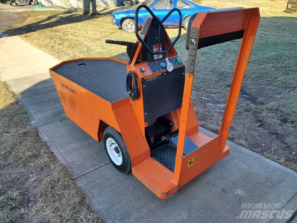 Taylor-Dunn SC100 Tow truck