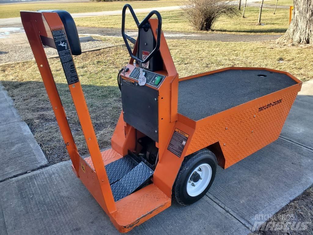 Taylor-Dunn SC100 Tow truck