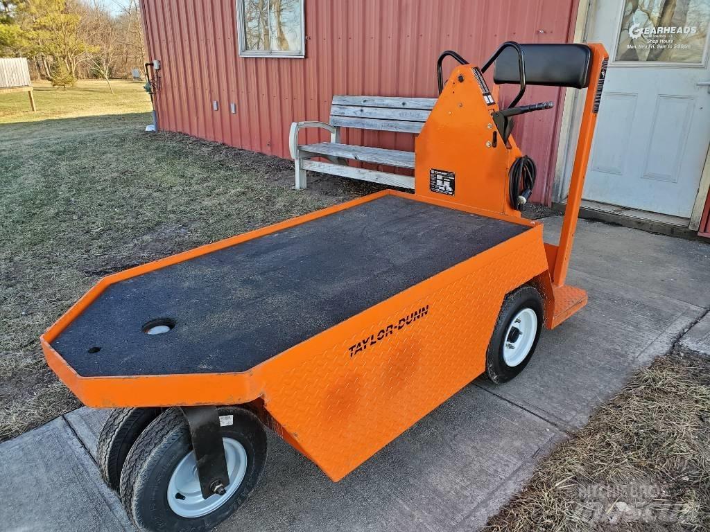 Taylor-Dunn SC100 Tow truck