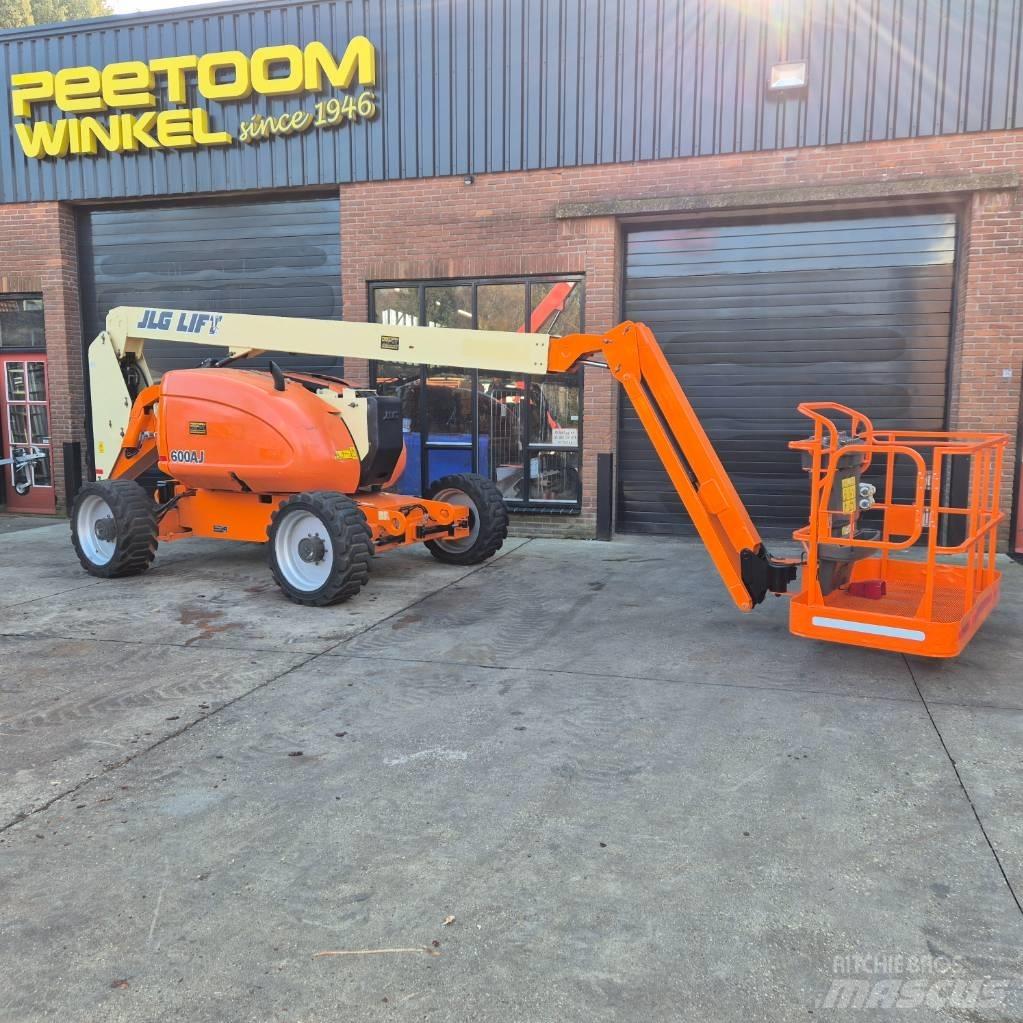 JLG 600 AJ Articulated boom lifts