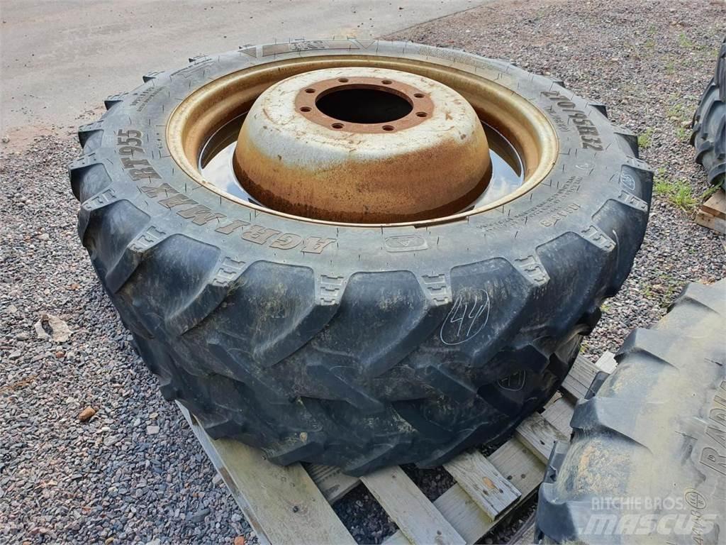BKT 270/95R32 x2 Tyres, wheels and rims