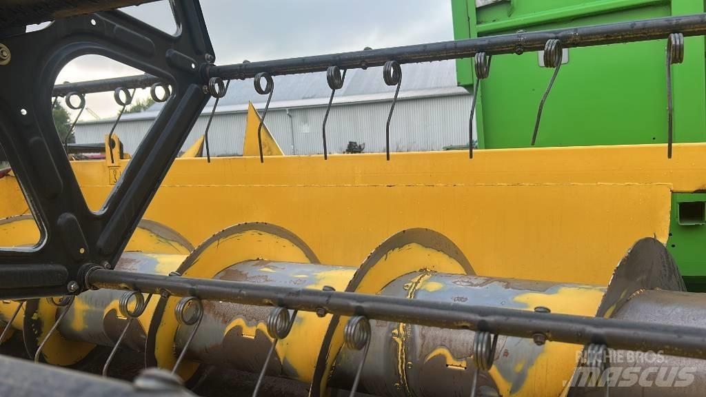 New Holland CSX 7080 Combine harvesters