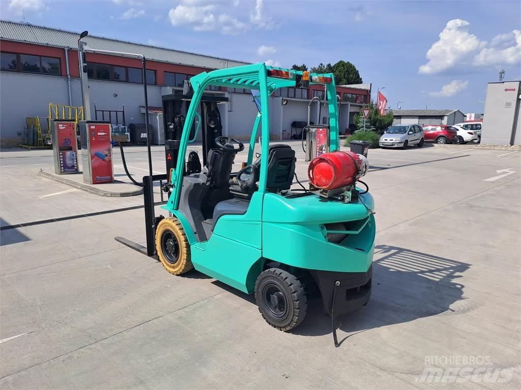 Mitsubishi FG25N LPG trucks