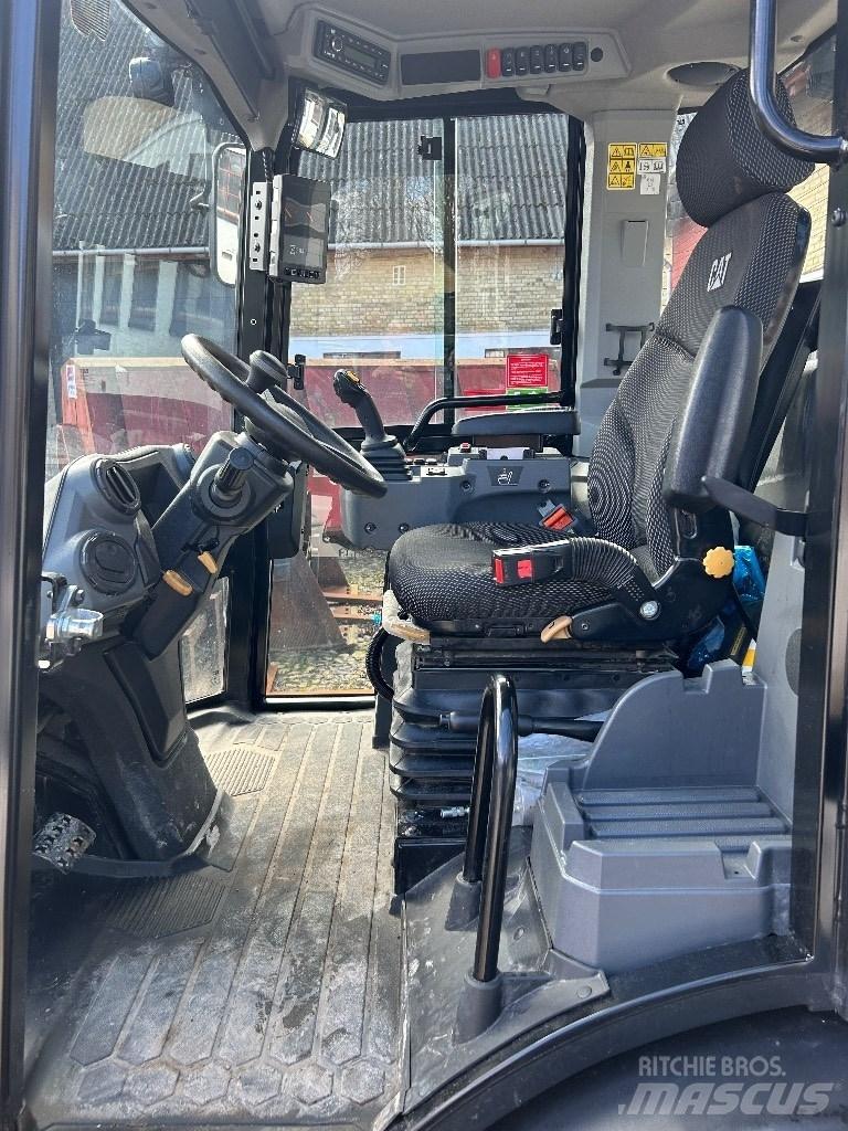 CAT 906 Wheel loaders