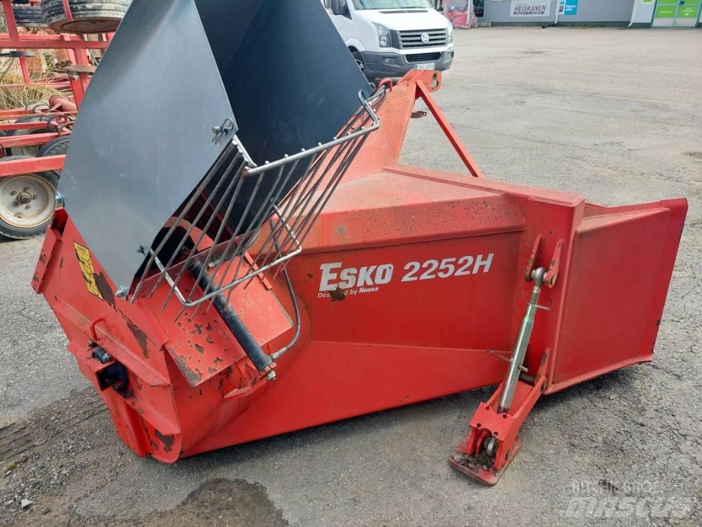 Esko 2252 H Snow throwers