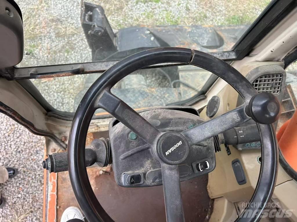 Doosan DH 210 W Wheeled excavators