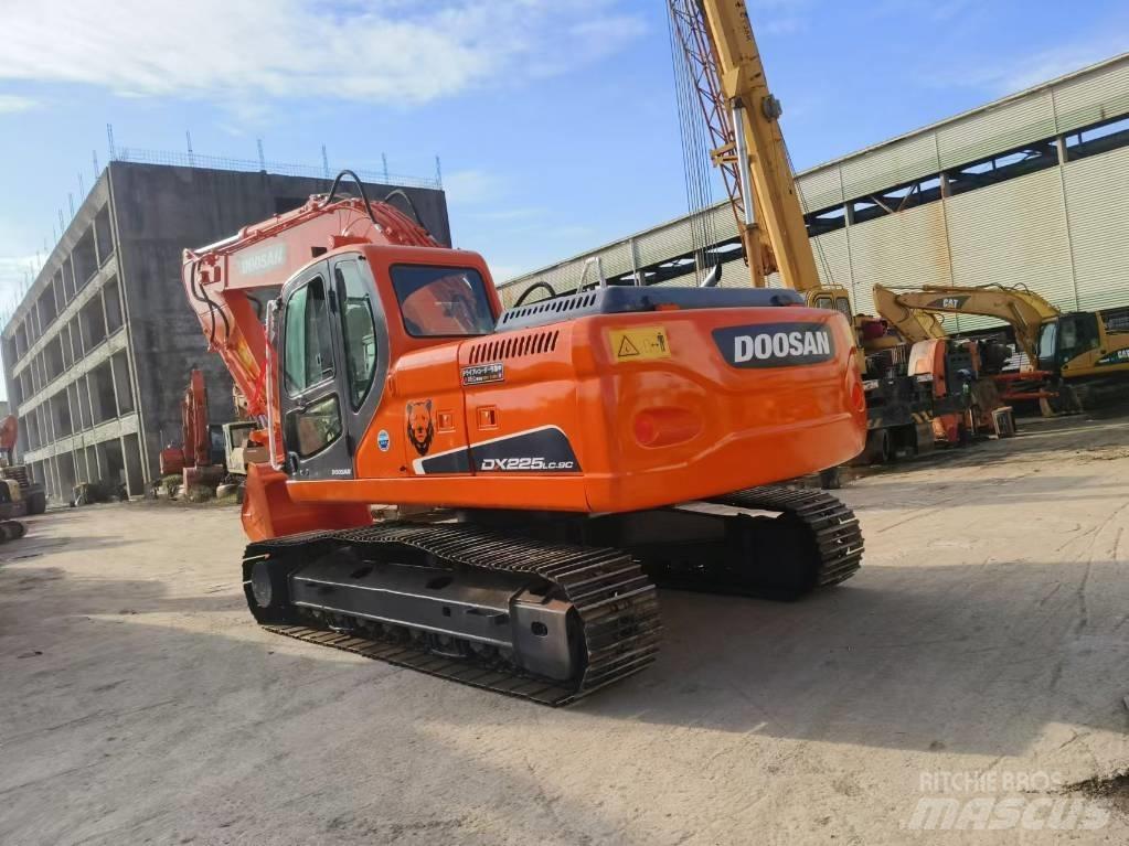 Doosan DX 225 Crawler excavators