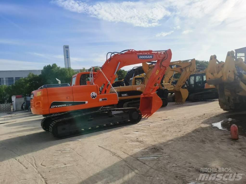 Doosan DX 225 Crawler excavators
