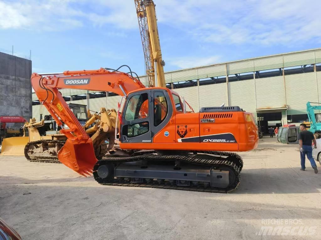 Doosan DX 225 Crawler excavators