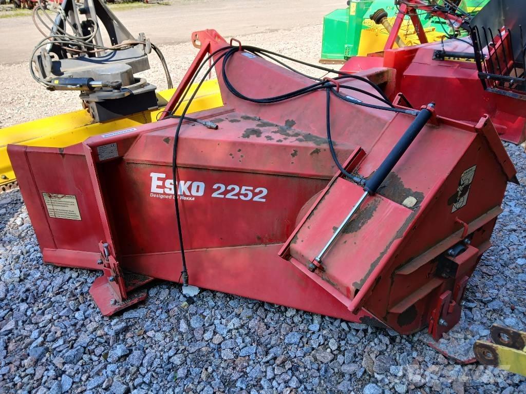 Esko 2252 Snow throwers