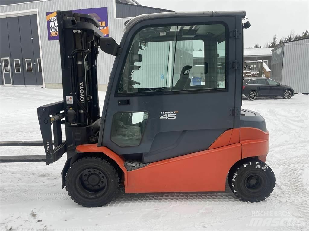 Toyota 8FBMT Electric forklift trucks