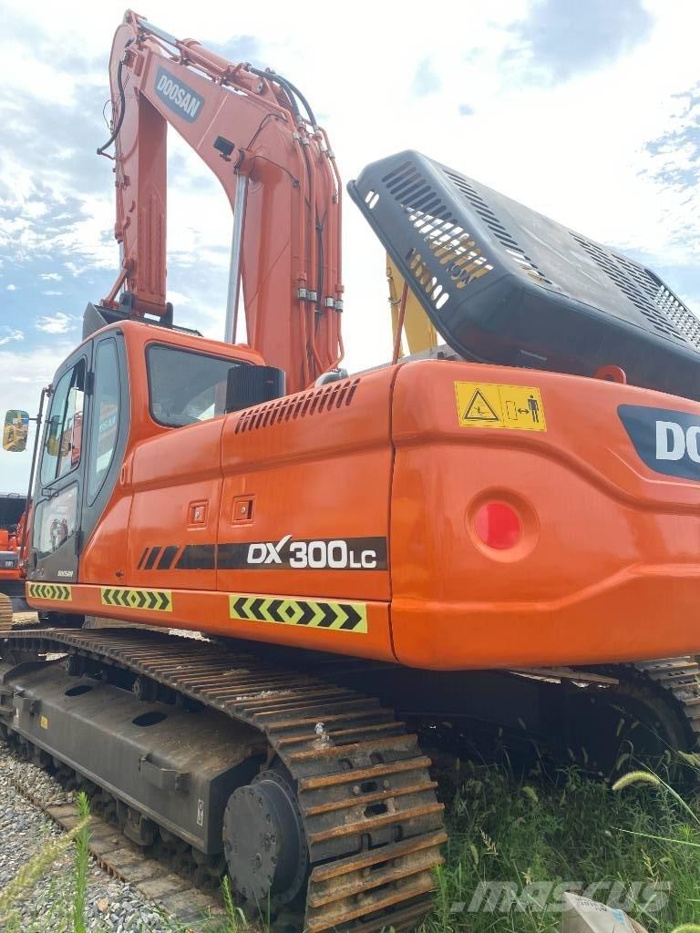 Doosan DX 300 LC Crawler excavators