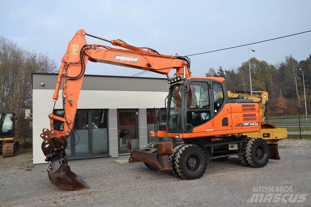 Doosan DX 140 W Wheeled excavators