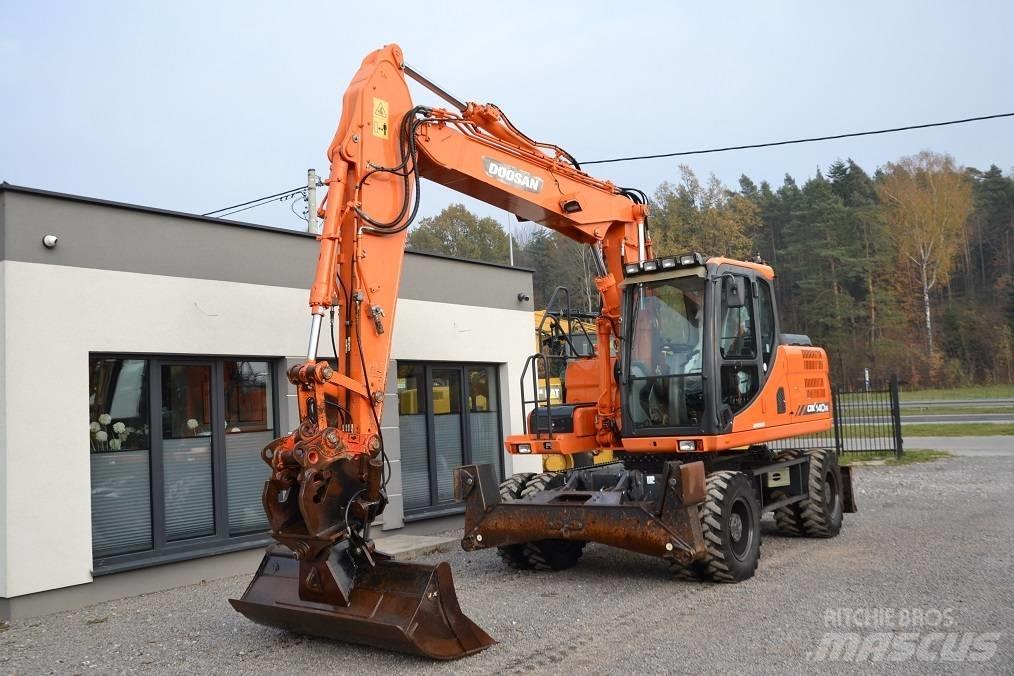 Doosan DX 140 W Wheeled excavators