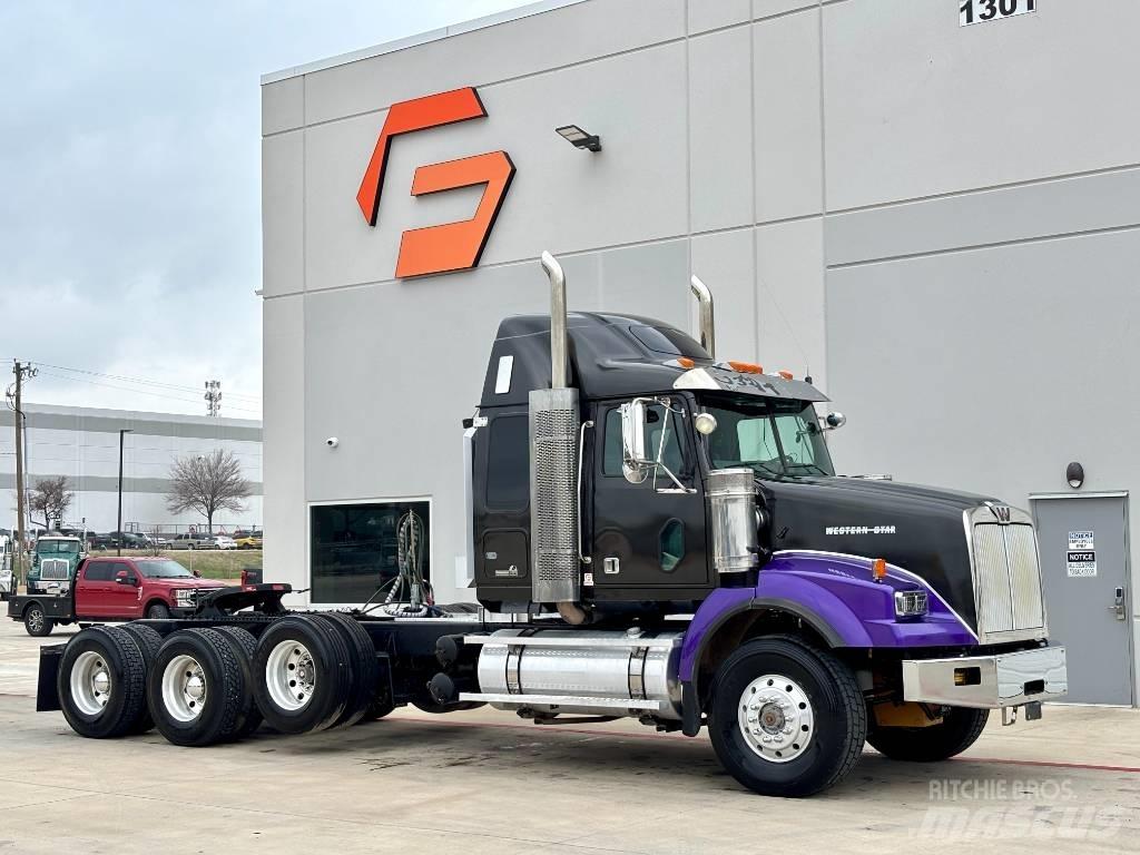 Western Star 4900 Prime Movers