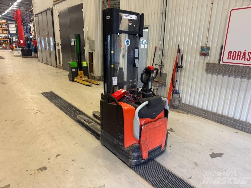 BT Toyota SPE 120 L Pedestrian stacker