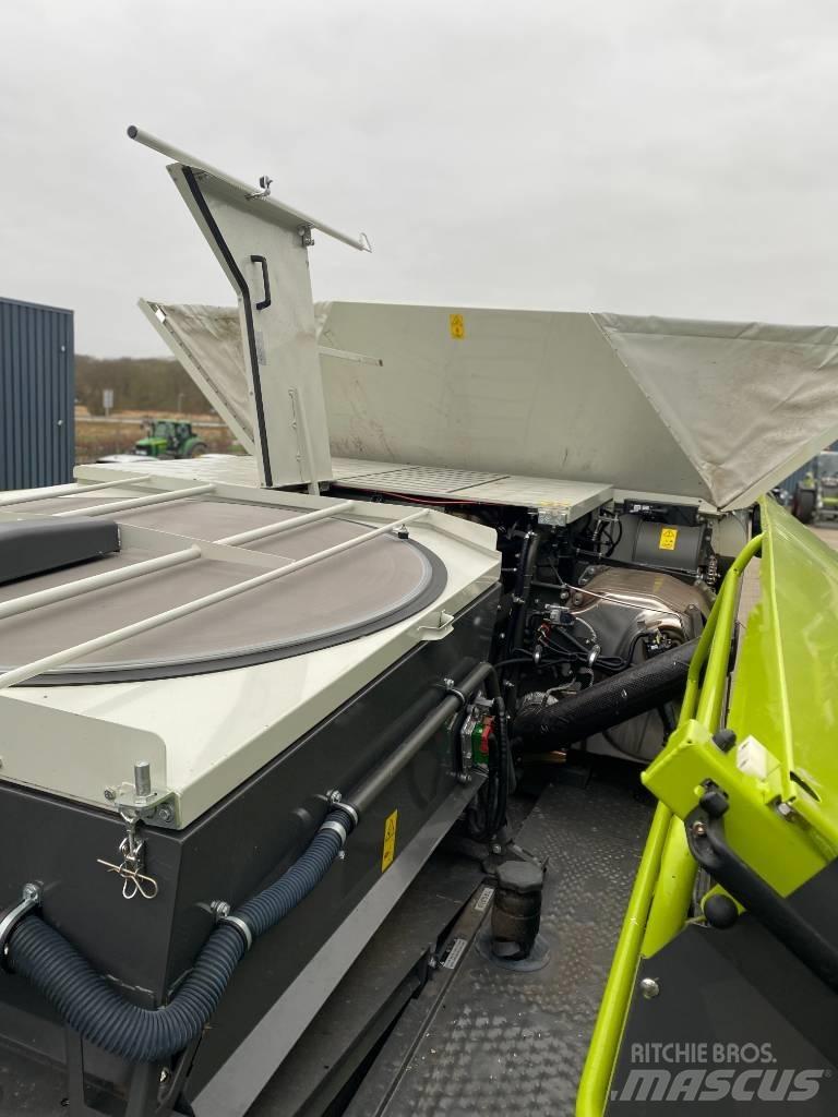 CLAAS LEXION 8800 Combine harvesters