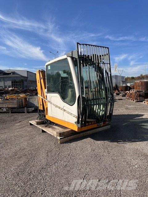 Liebherr A 934 C HD Cabins and interior