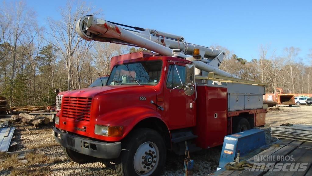 International 4700 Truck mounted platforms