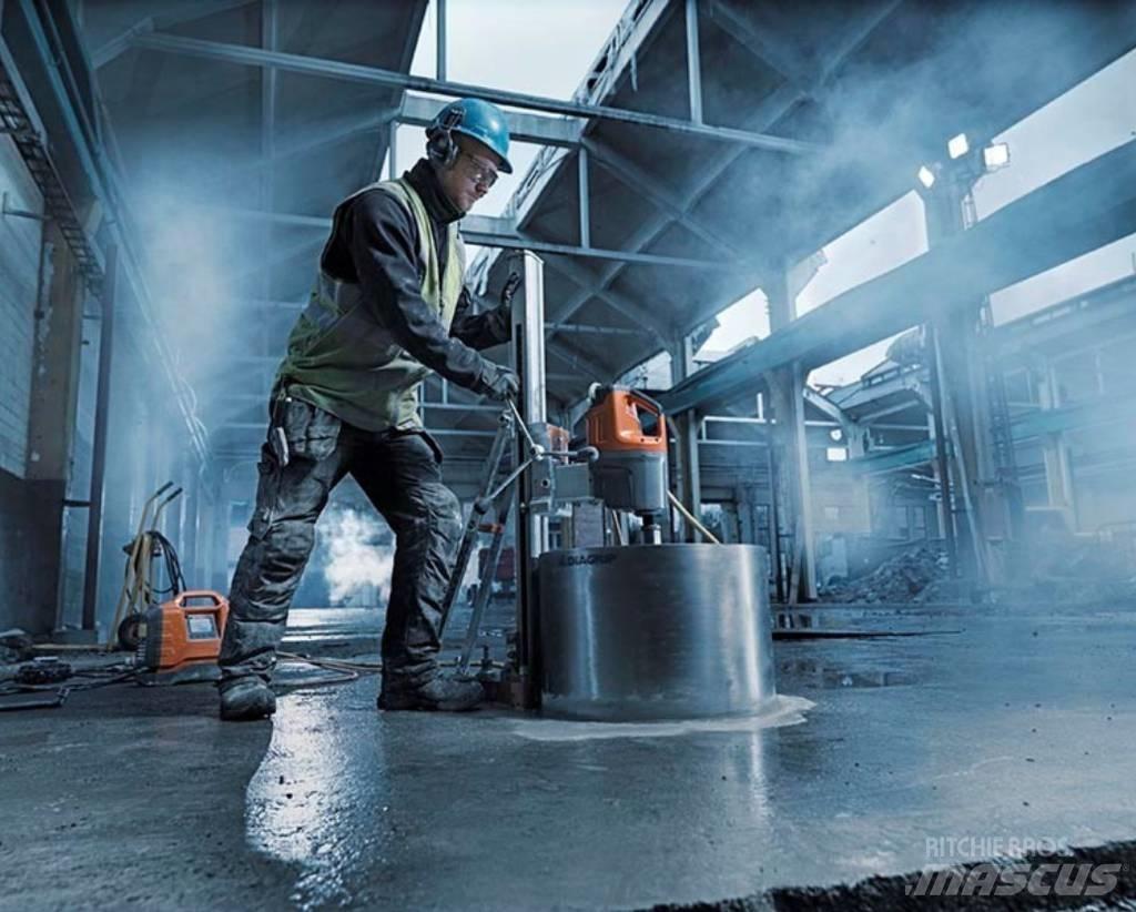 Husqvarna DM7000 Scaffolding equipment