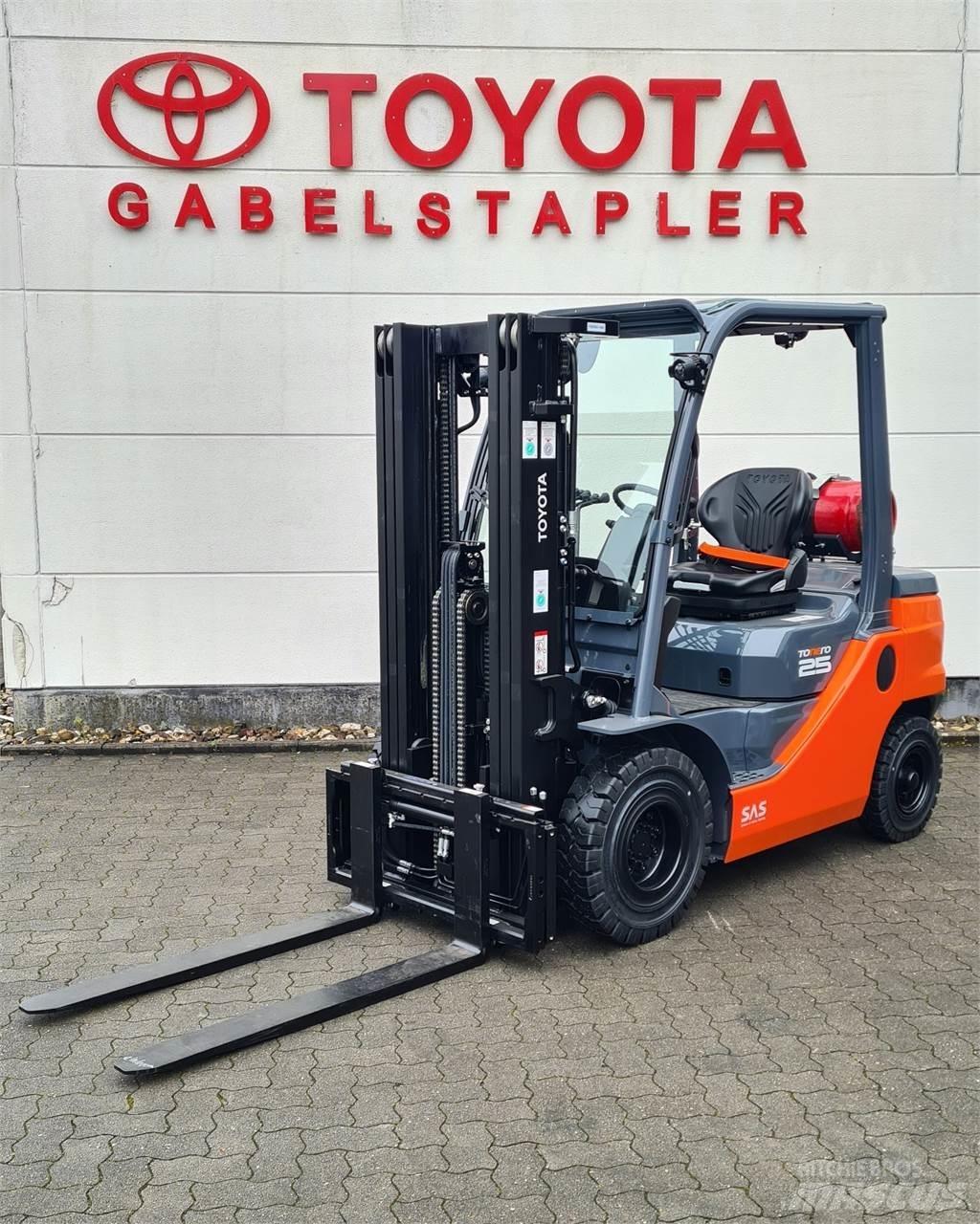 Toyota 02-8FGF25 LPG trucks