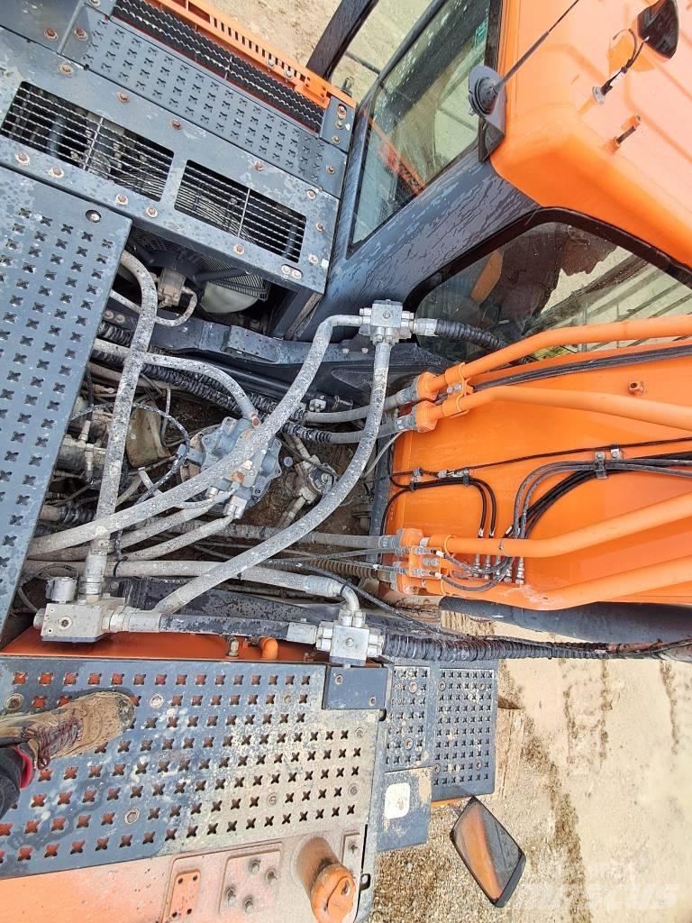 Doosan DX 420 LC Crawler excavators