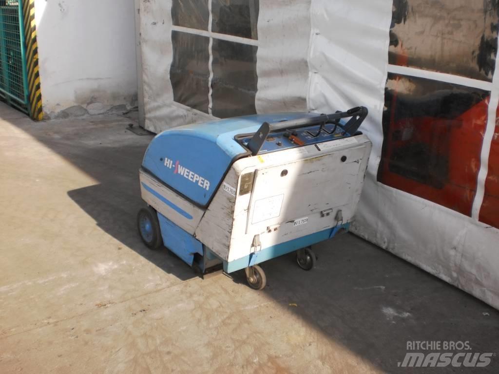Toyota 4QBW9     V-1769 Other groundscare machines
