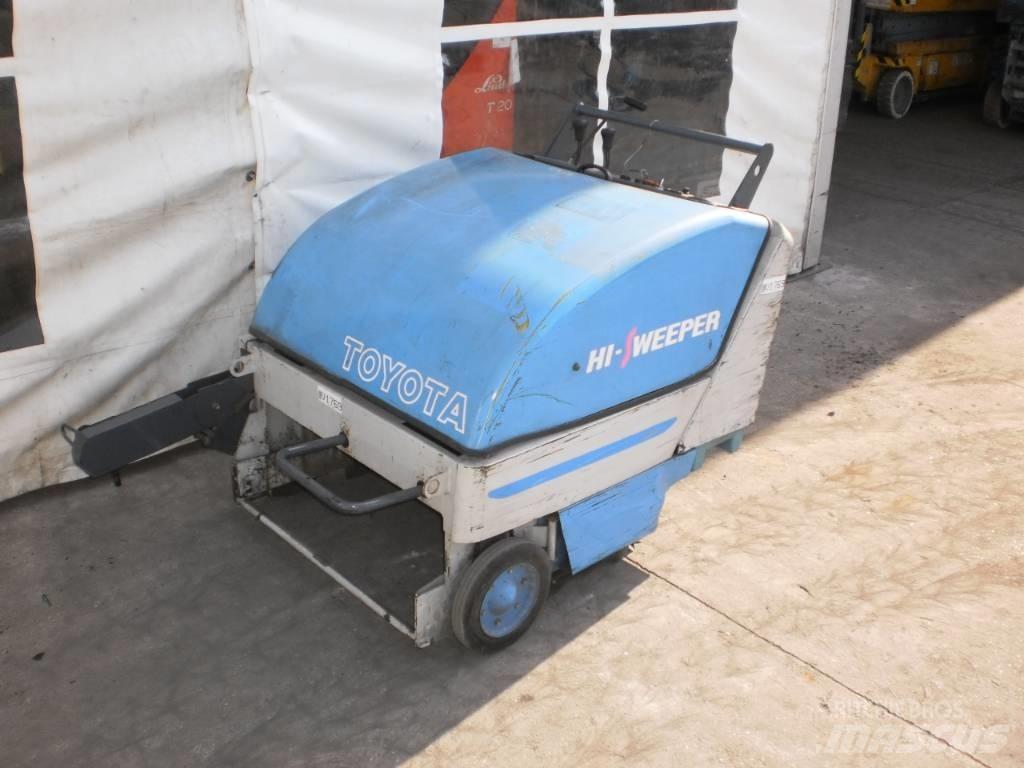 Toyota 4QBW9     V-1769 Other groundscare machines