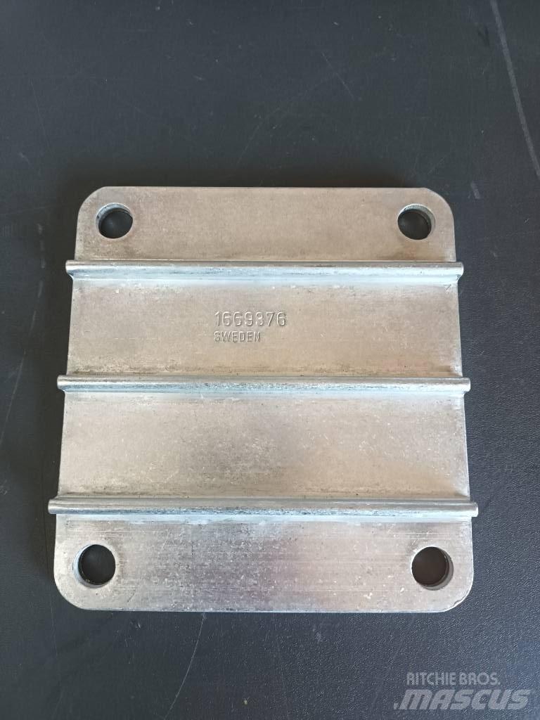 Volvo COVER 1669376 Engines