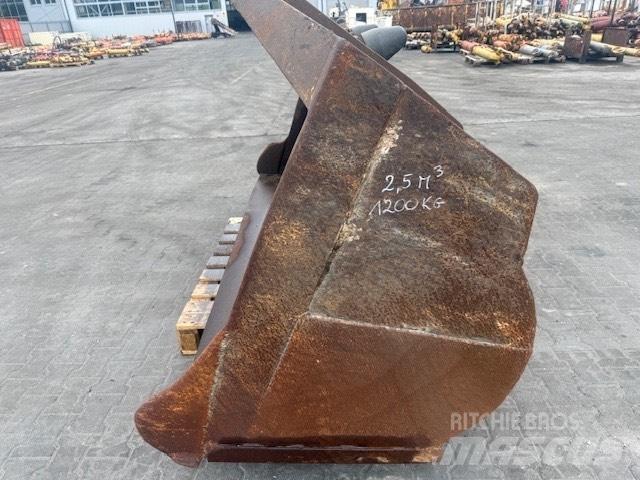 Liebherr L 541 Buckets