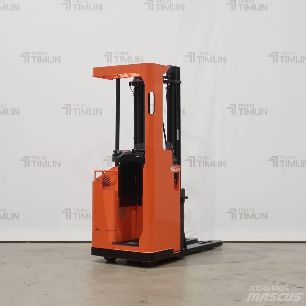 Toyota SSE135 Self propelled stackers