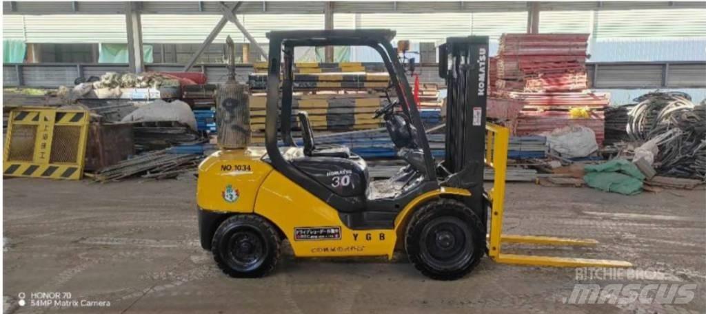 Komatsu FD 30 T-14 Diesel trucks