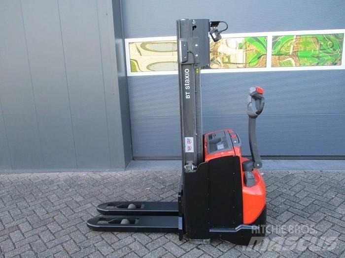 Toyota SWE 140 Pedestrian stacker