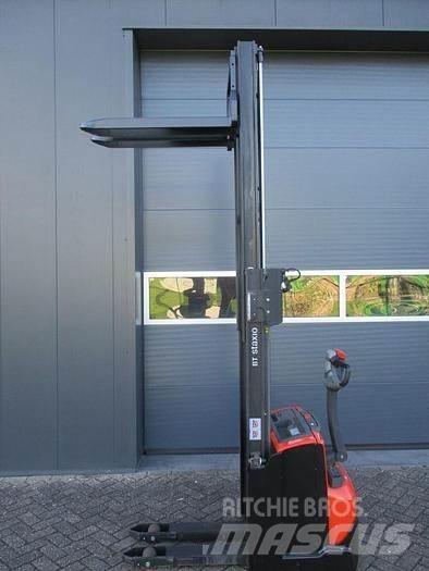 Toyota SWE 140 Pedestrian stacker