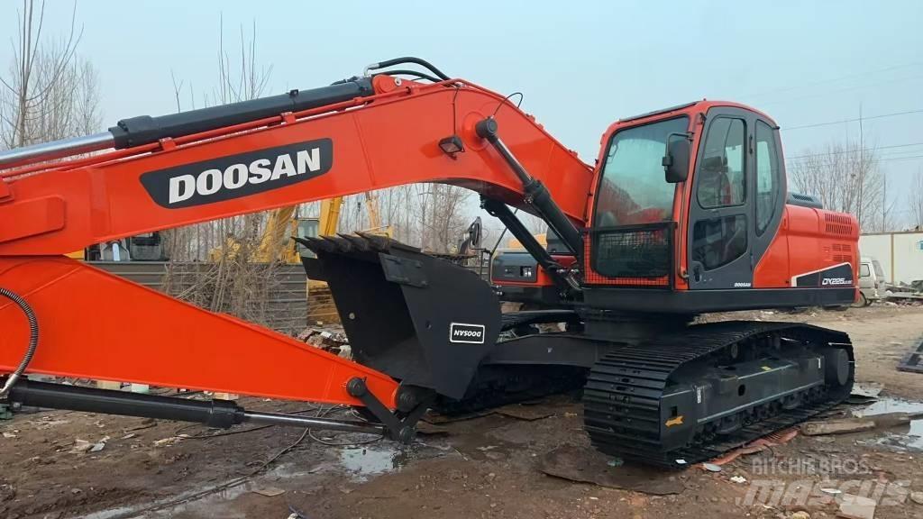 Doosan DX 225 LC Crawler excavators
