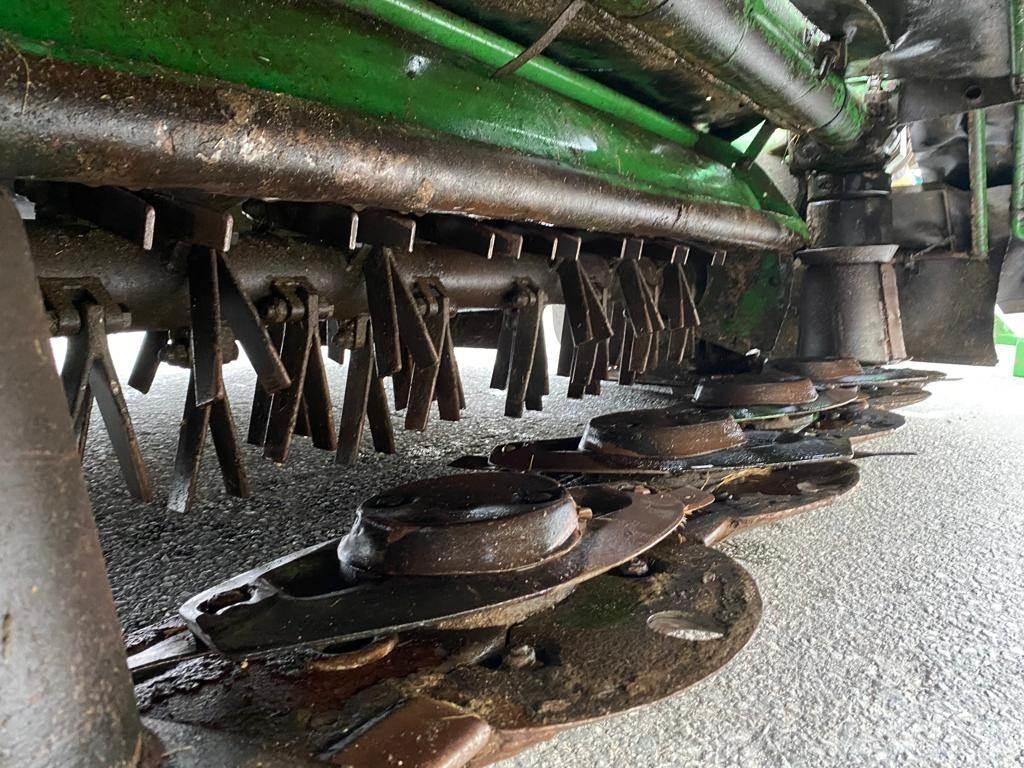 John Deere 324 Mowers