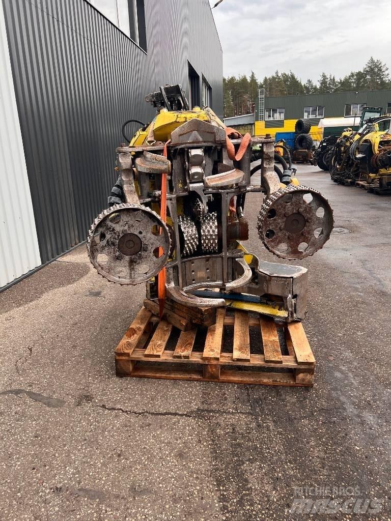 John Deere H 480 Harvester heads