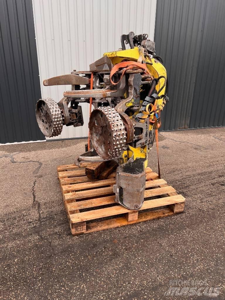 John Deere H 480 Harvester heads