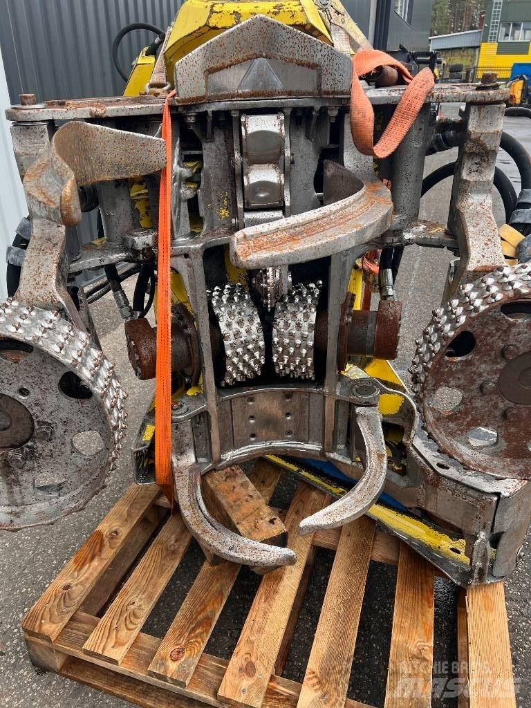 John Deere H 480 Harvester heads