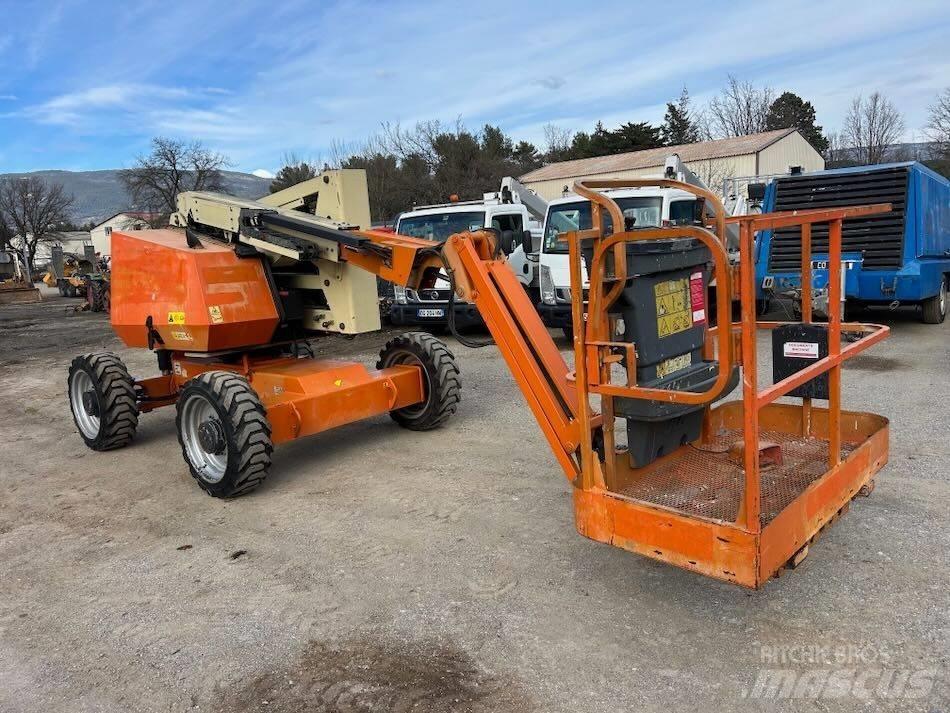 JLG 340 AJ Articulated boom lifts