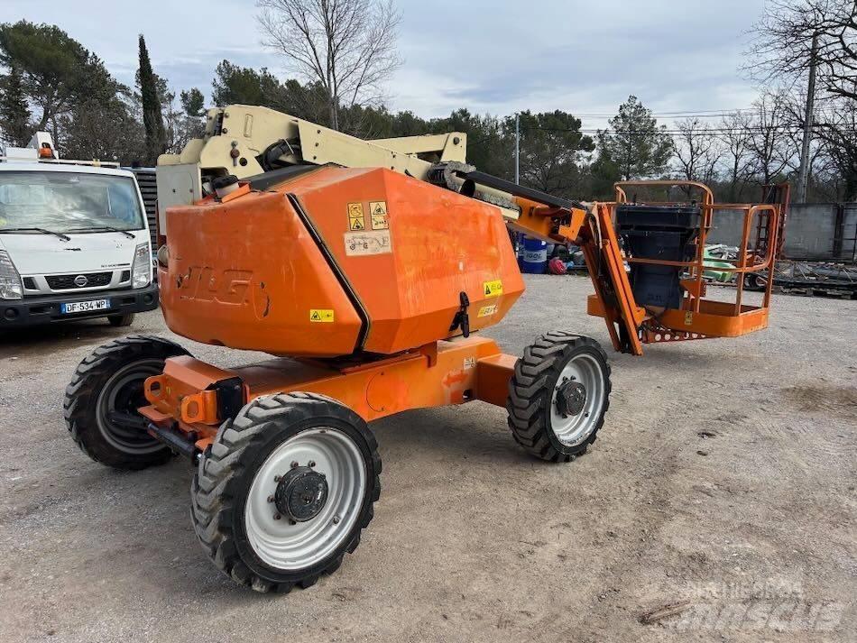 JLG 340 AJ Articulated boom lifts