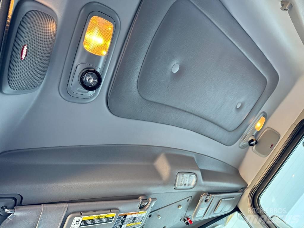 Peterbilt 389 Prime Movers