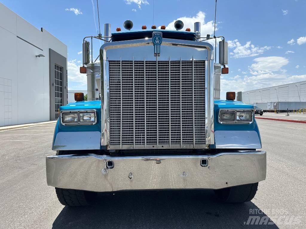 Kenworth W 900 Prime Movers