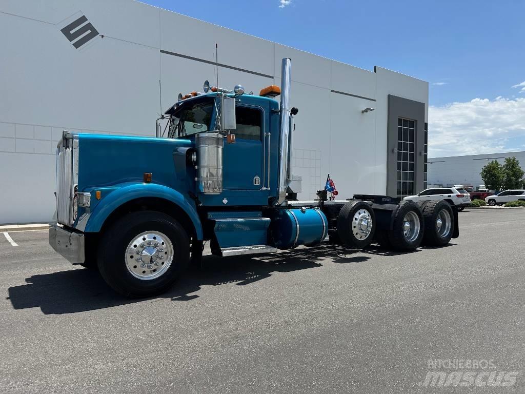 Kenworth W 900 Prime Movers