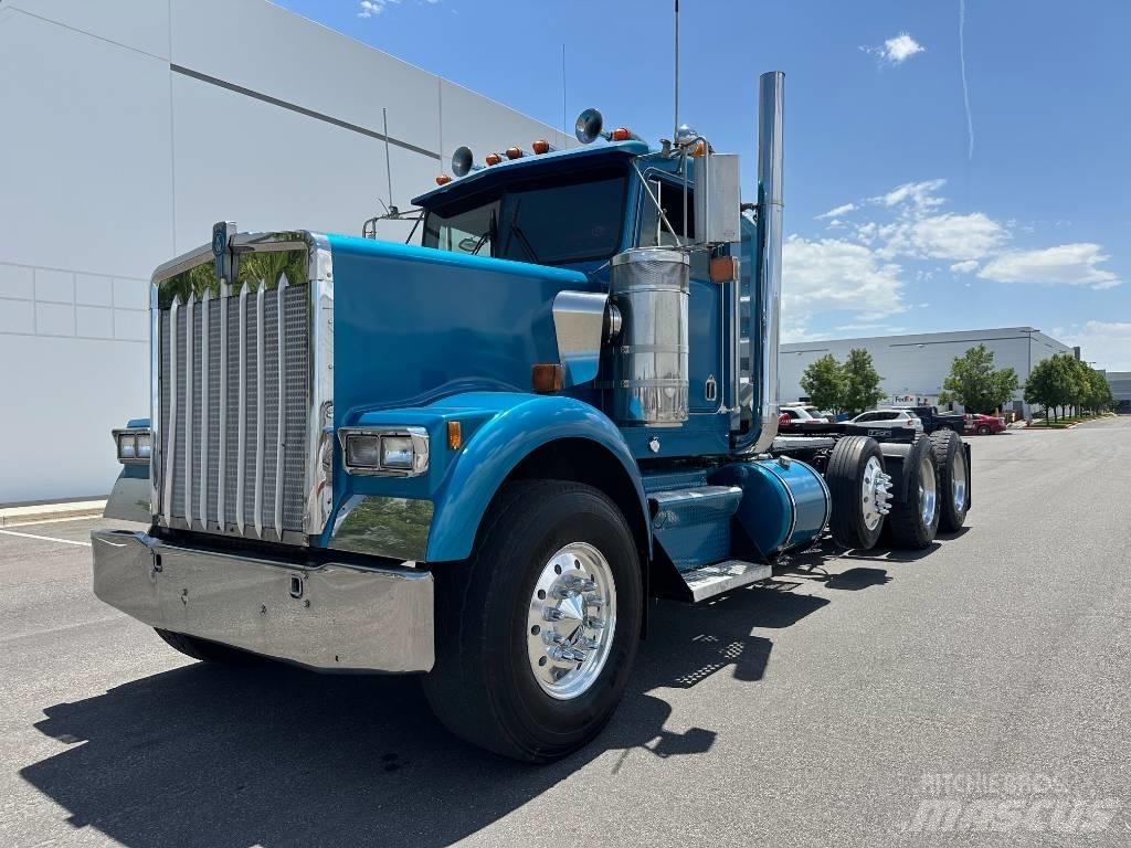 Kenworth W 900 Prime Movers