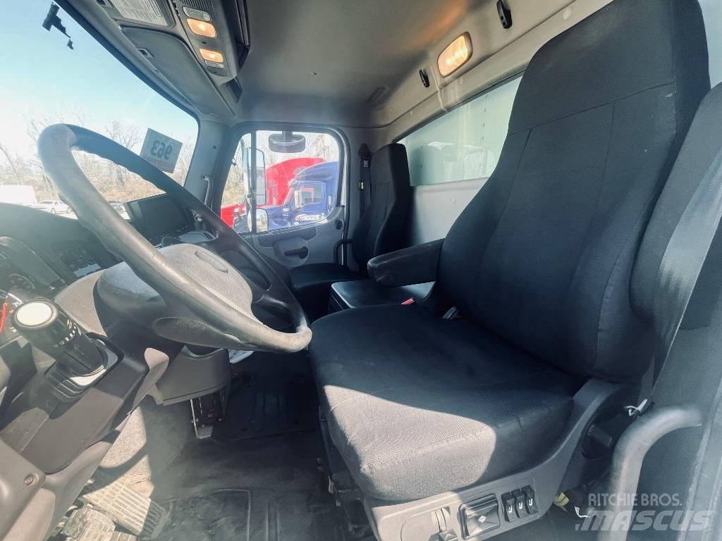 Freightliner M 106 Box trucks