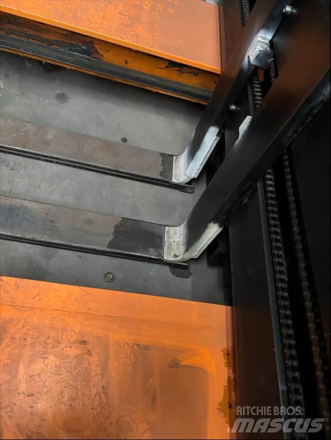  EFY 30/13/52AMS 4-way reach truck