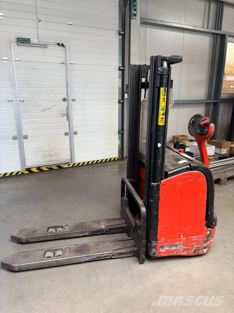 Linde L16 Pedestrian stacker